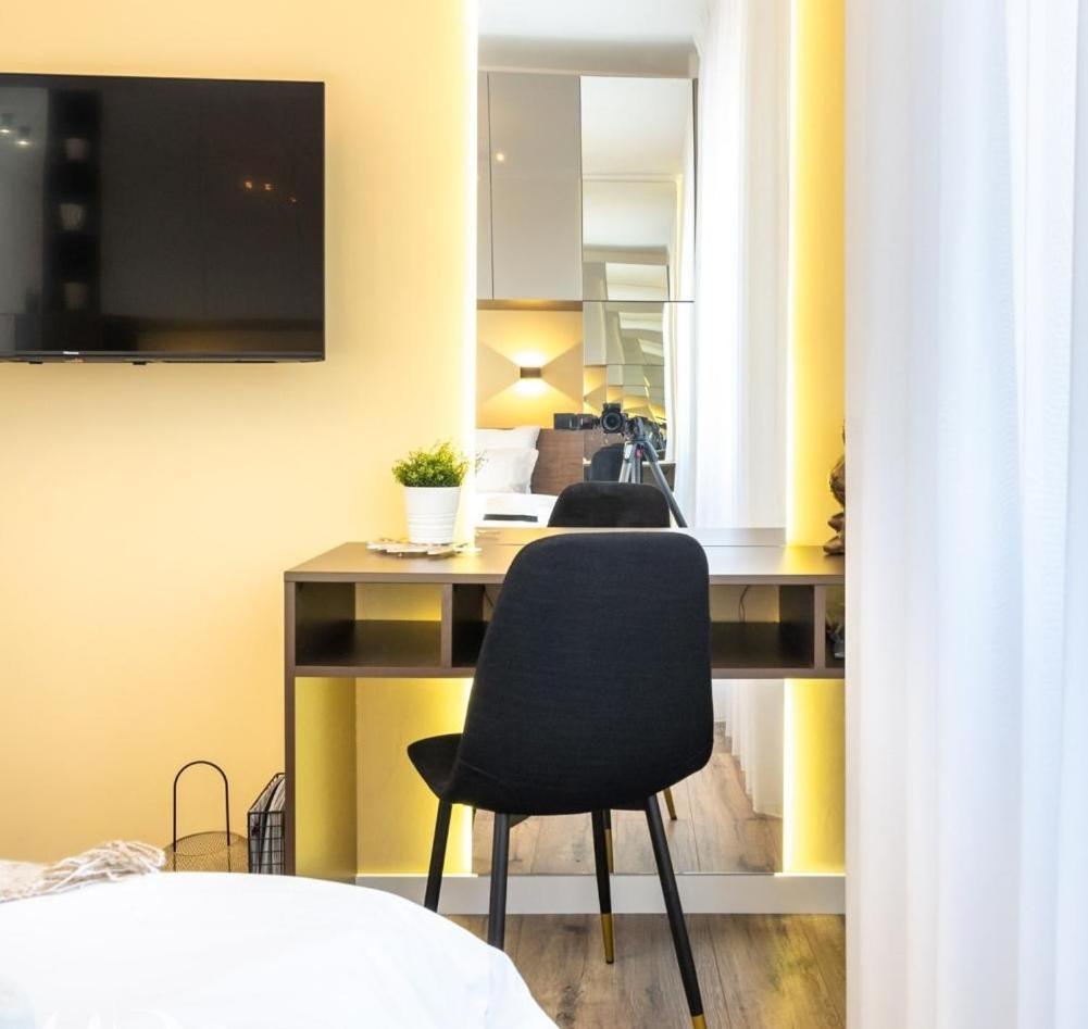 בוקרשט Majestic Apartament With View In Magheru מראה חיצוני תמונה
