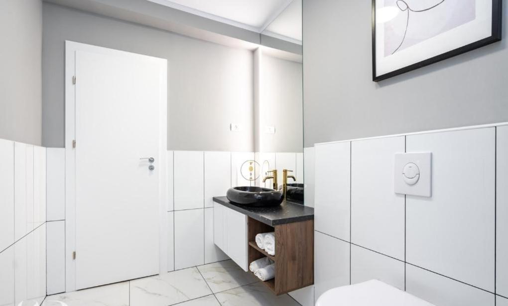 בוקרשט Majestic Apartament With View In Magheru מראה חיצוני תמונה