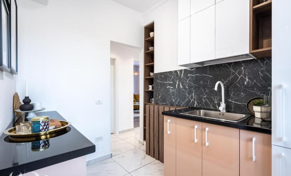 בוקרשט Majestic Apartament With View In Magheru מראה חיצוני תמונה