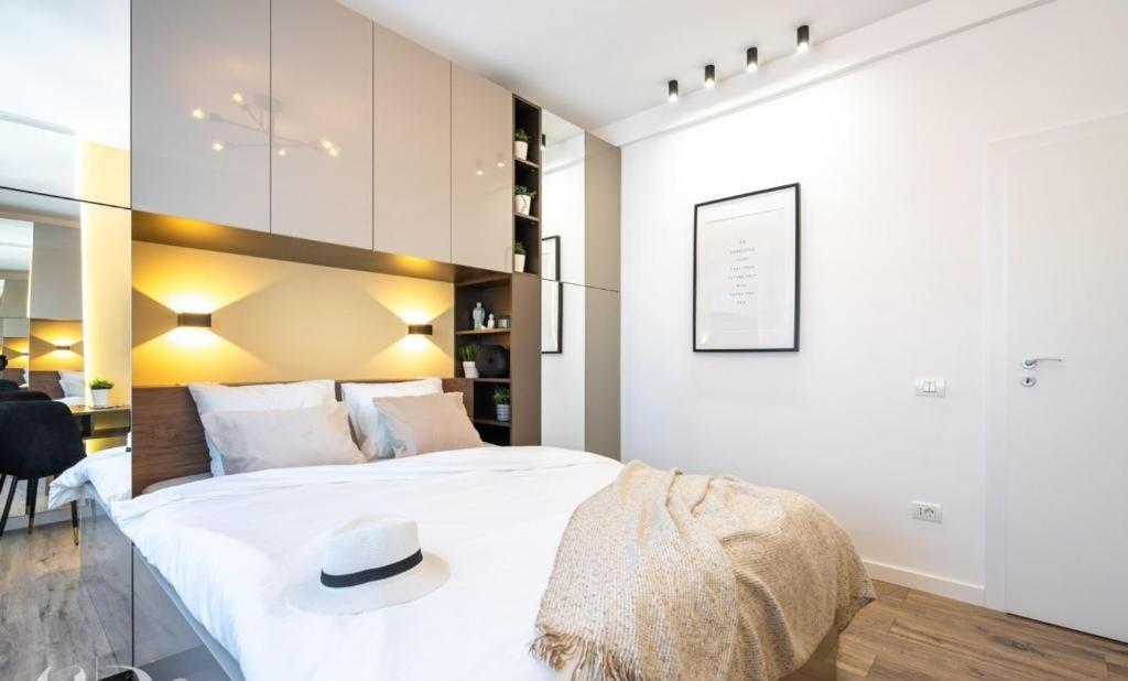 בוקרשט Majestic Apartament With View In Magheru מראה חיצוני תמונה