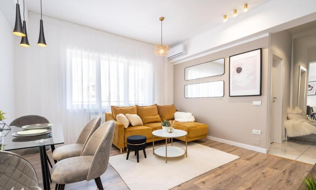 בוקרשט Majestic Apartament With View In Magheru מראה חיצוני תמונה