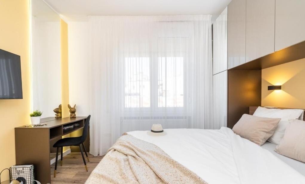 בוקרשט Majestic Apartament With View In Magheru מראה חיצוני תמונה