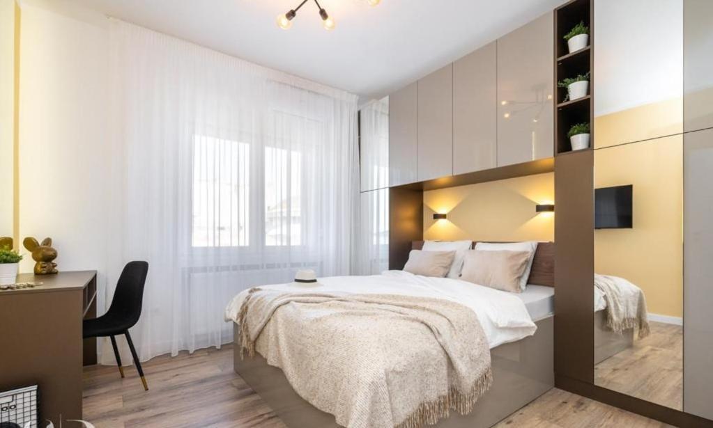 בוקרשט Majestic Apartament With View In Magheru מראה חיצוני תמונה